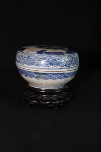 Qing Porcelain Jar with lid (1644-1912)